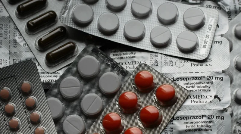 Paracetamol vs Ibuprofen: Complete Medical Comparison, Chemistry, Uses, Dosage, and Safety